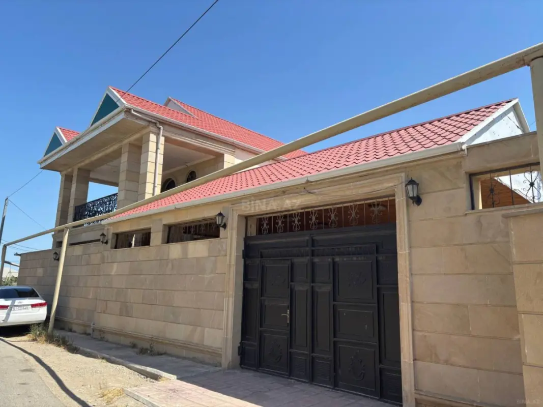 Satılır 8 otaqlı həyət evi 290 m²