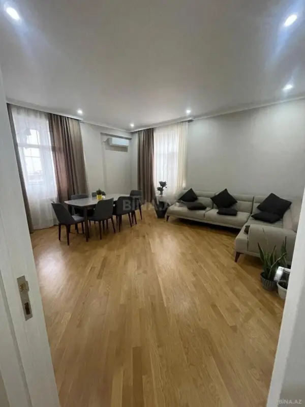 Kirayə verilir 3 otaqlı mənzil 145 m²