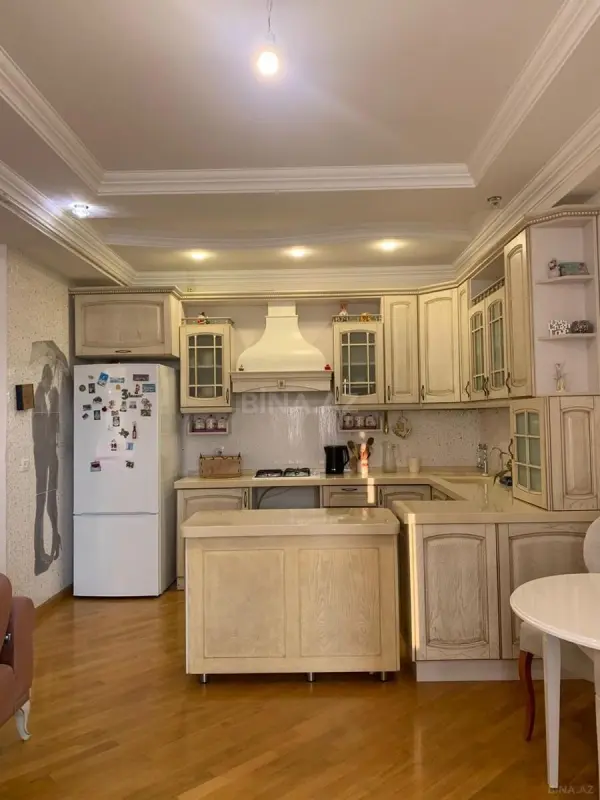 Kirayə verilir 3 otaqlı mənzil 113 m²