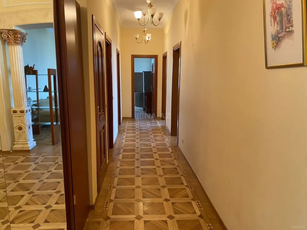 Kirayə verilir 7 otaqlı mənzil 500 m²