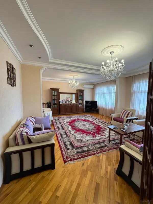 Satılır 4 otaqlı mənzil 130 m²
