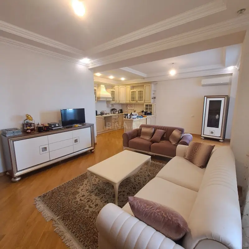Satılır 3 otaqlı mənzil 115 m²