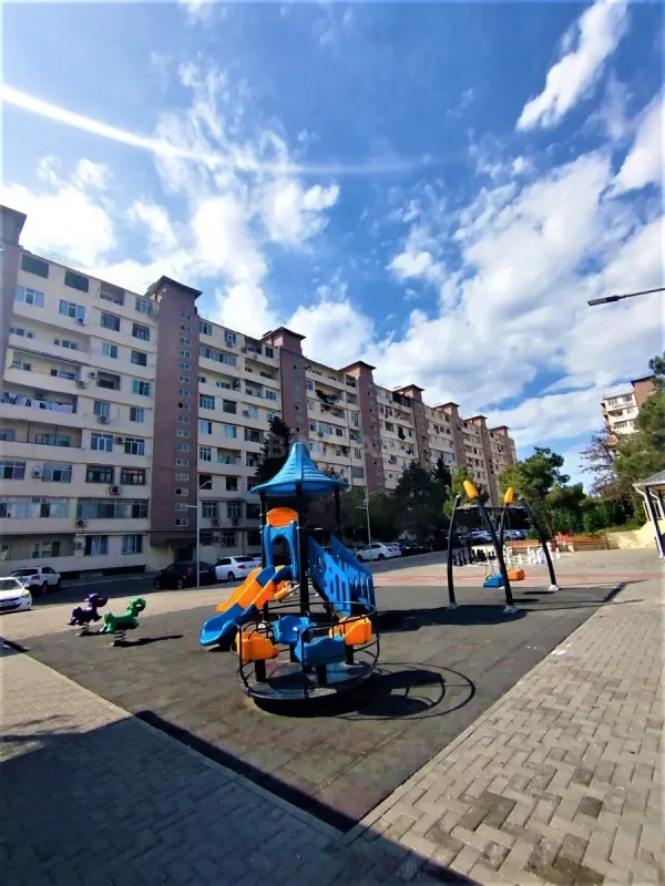 Satılır 4 otaqlı mənzil 100 m²