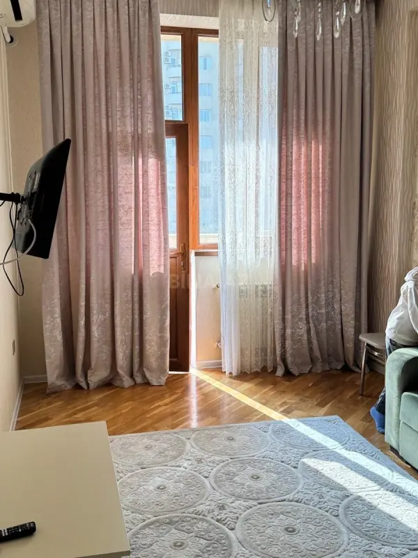 Kirayə verilir 2 otaqlı mənzil 65 m²