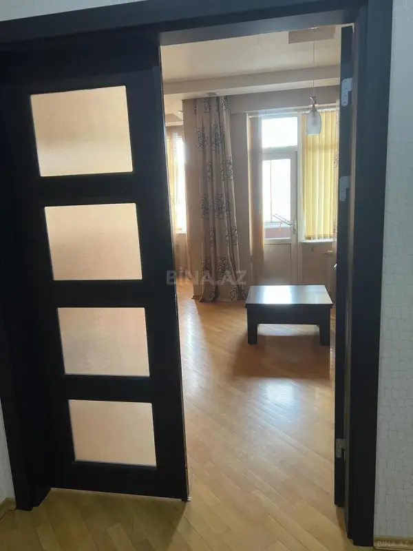 Kirayə verilir 3 otaqlı mənzil 135 m²