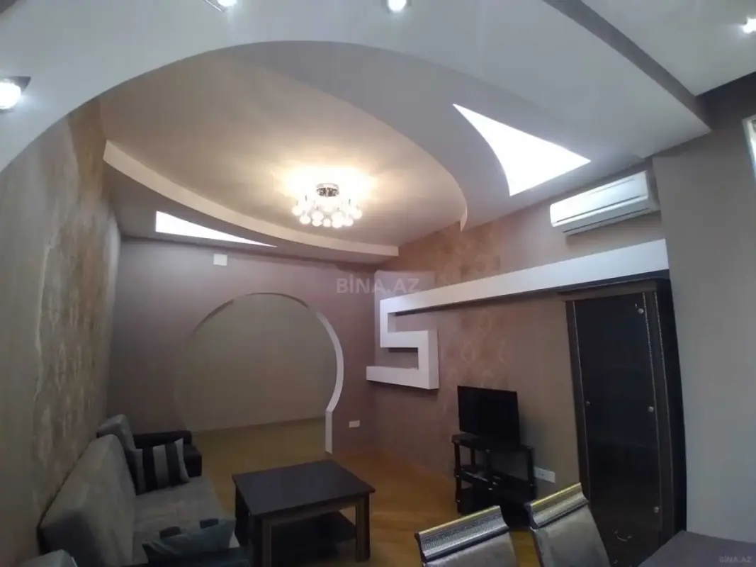 Kirayə verilir 2 otaqlı mənzil 105 m²