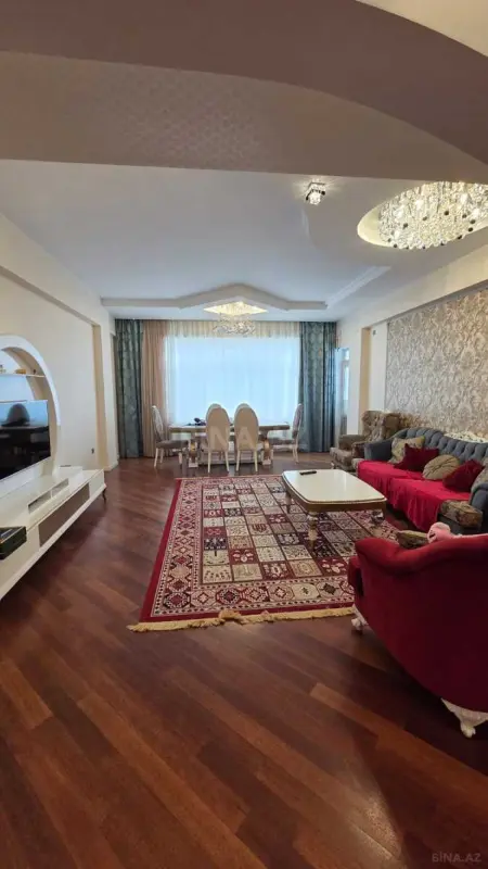 Kirayə verilir 4 otaqlı mənzil 180 m²