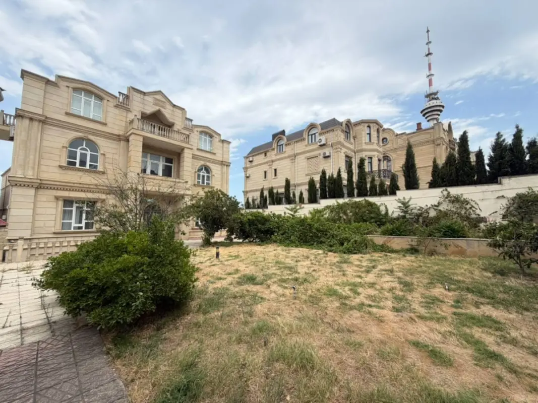 Satılır 7 otaqlı həyət evi 400 m²