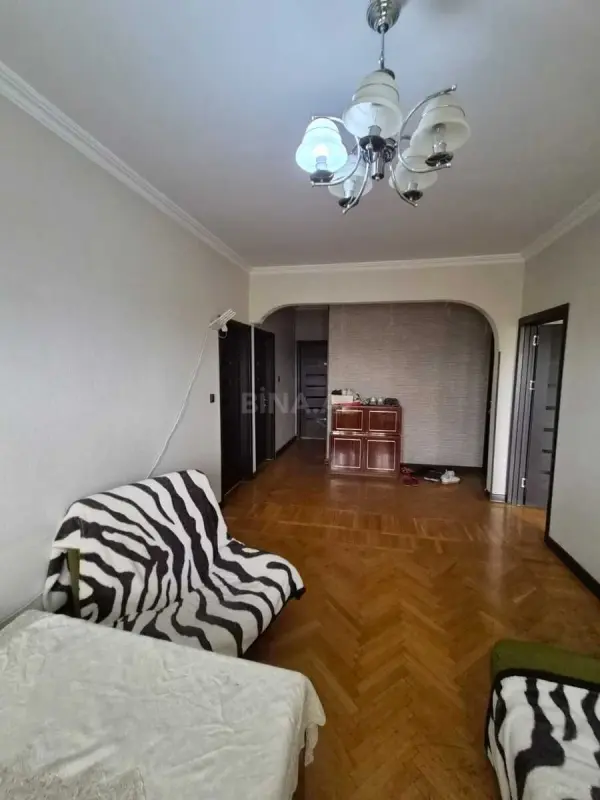 Satılır 4 otaqlı mənzil 110 m²