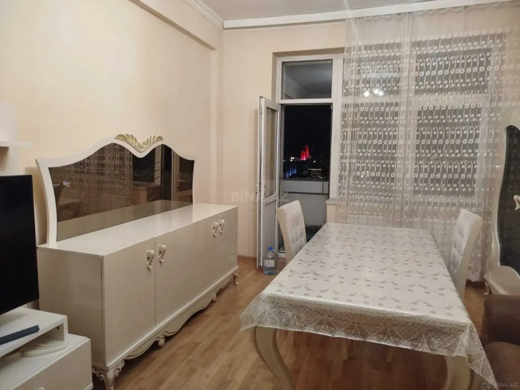 Kirayə verilir 3 otaqlı mənzil 130 m²