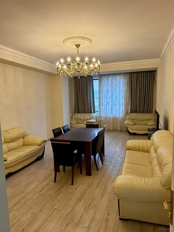 Satılır 4 otaqlı mənzil 190 m²