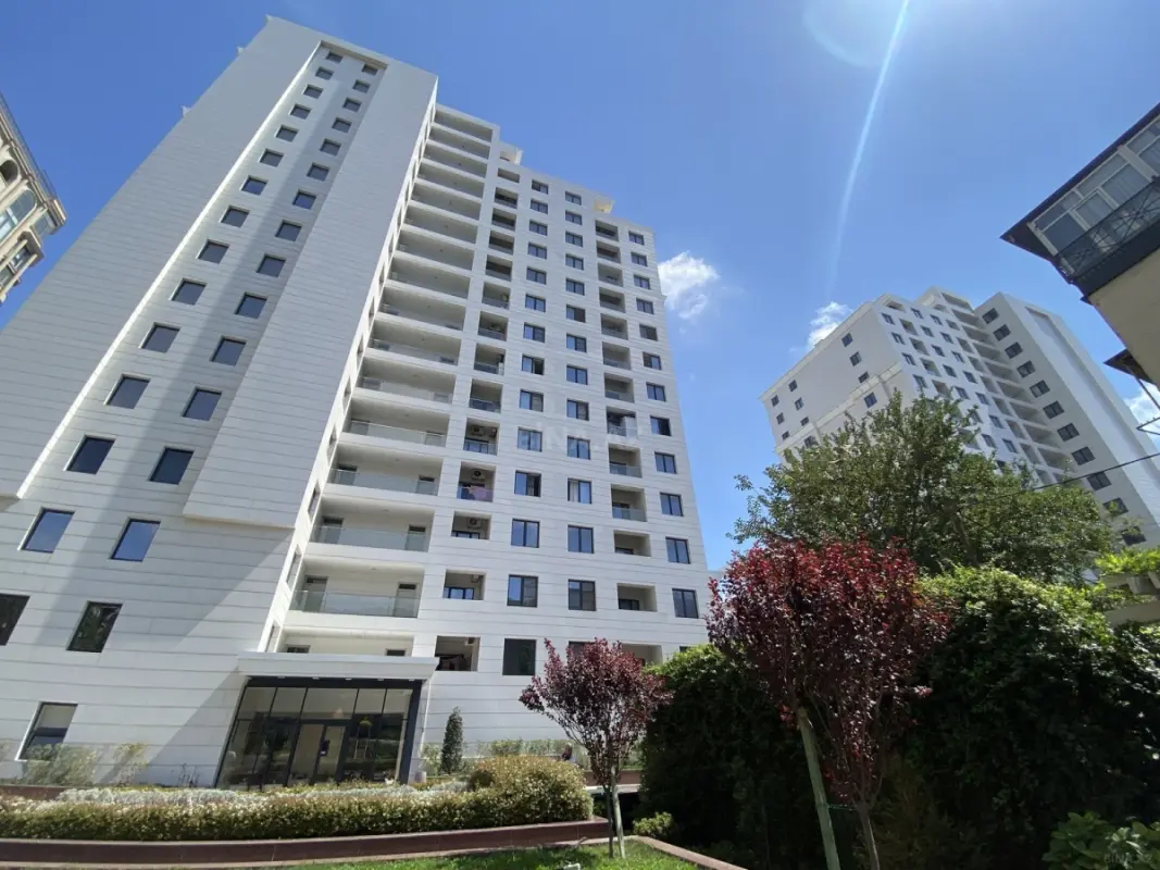 Satılır 2 otaqlı mənzil 97 m²