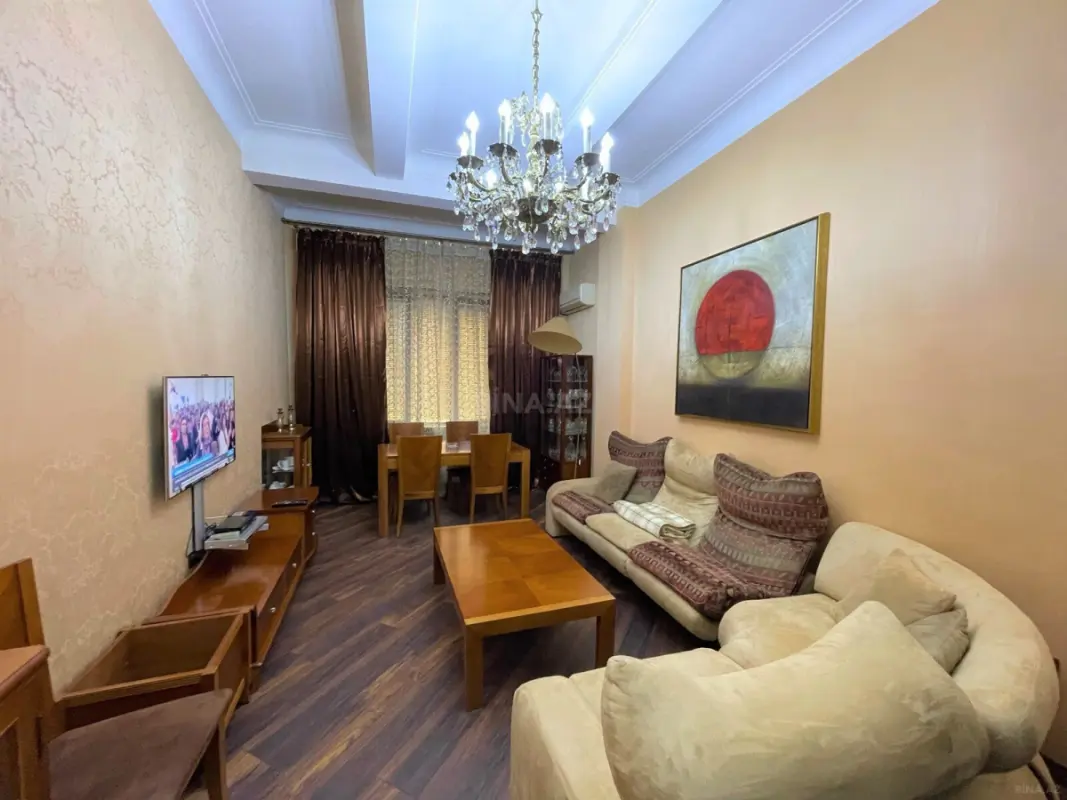 Kirayə verilir 2 otaqlı mənzil 90 m²