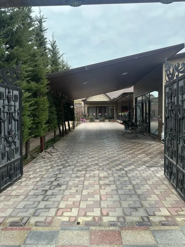 Satılır 4 otaqlı həyət evi 240 m²