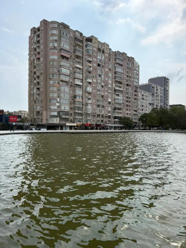 Satılır 3 otaqlı mənzil 156 m²