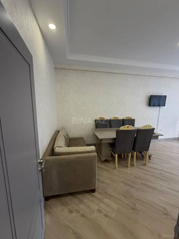 Kirayə verilir 2 otaqlı mənzil 90 m²