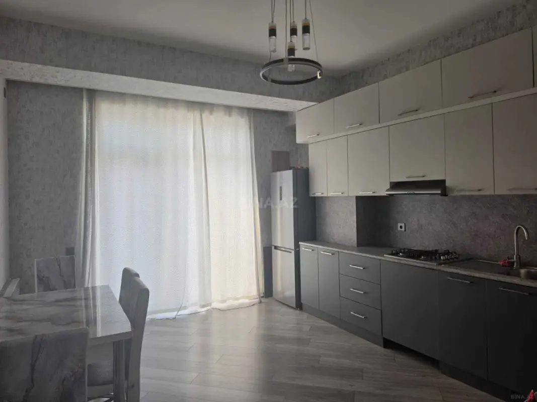 Kirayə verilir 2 otaqlı mənzil 86 m²