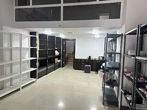 Kirayə verilir obyekt 95 m² — Bakı 95.00 m²