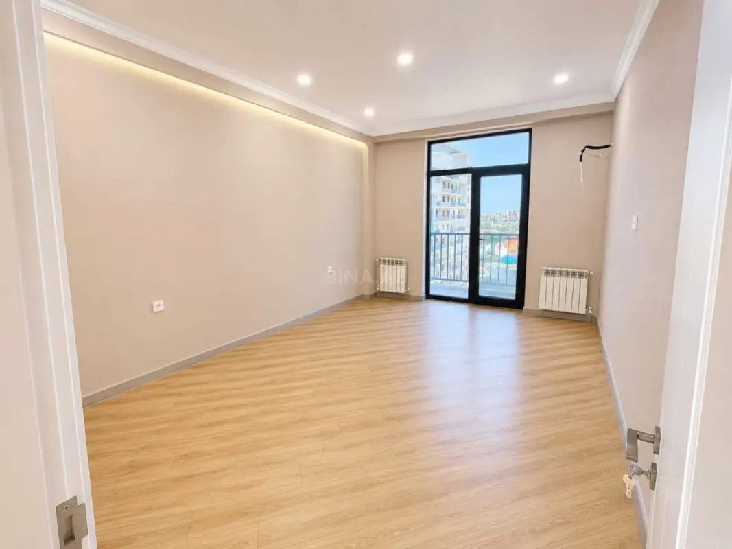 Kirayə verilir 2 otaqlı mənzil 82 m²