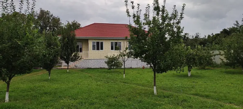 Satılır 4 otaqlı həyət evi 140 m² — Oğuz 4 otaq 140.00 m²