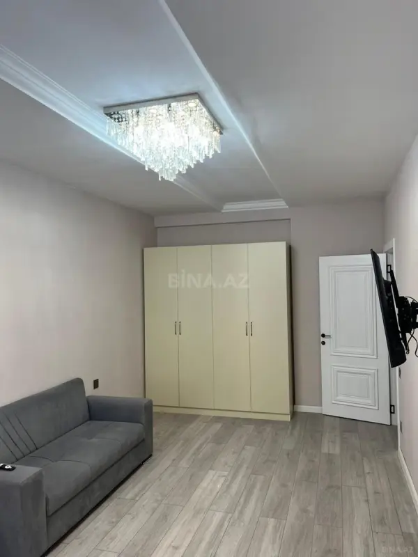 Kirayə verilir 4 otaqlı mənzil 130 m²