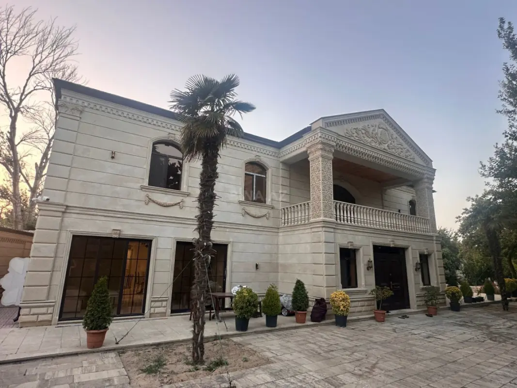 Satılır 5 otaqlı həyət evi 400 m²