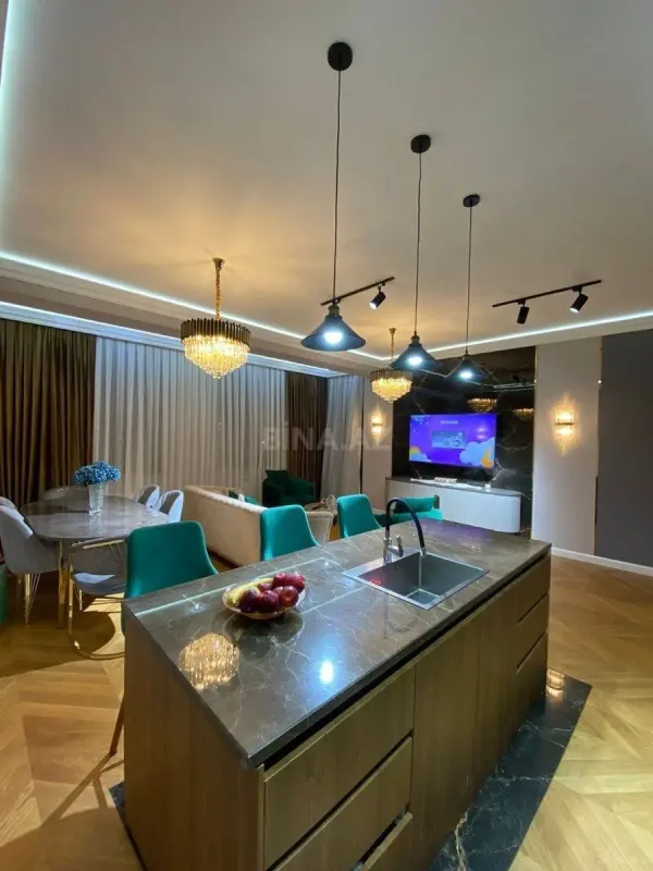 Kirayə verilir 3 otaqlı mənzil 130 m²
