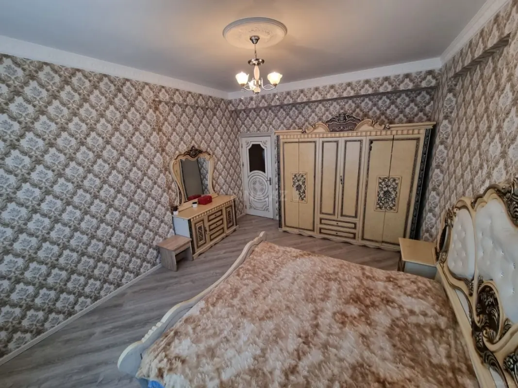 Satılır 3 otaqlı mənzil 137 m²