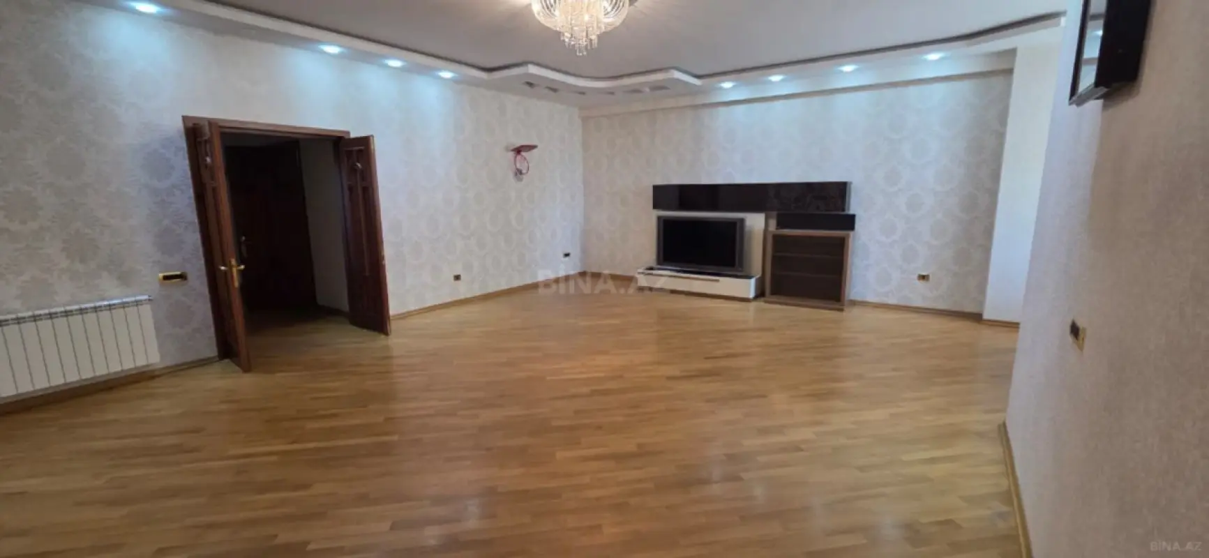 Satılır 4 otaqlı mənzil 200 m²