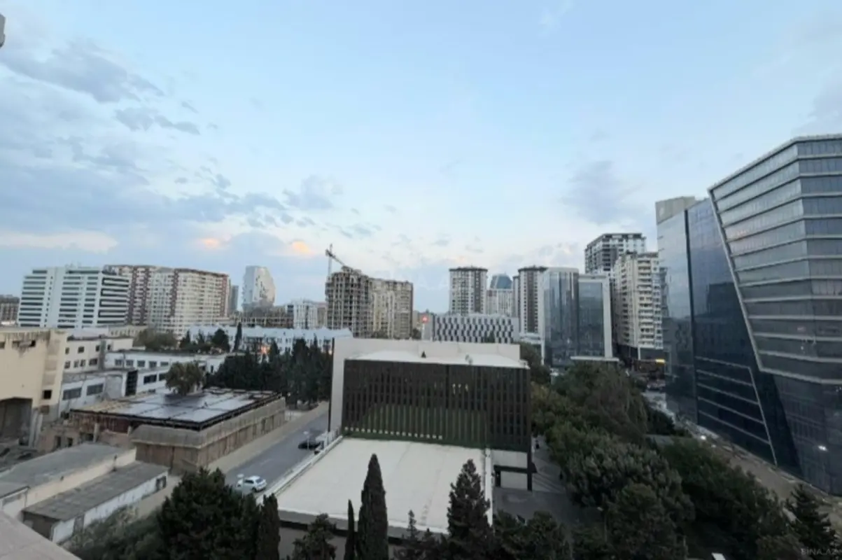Satılır 2 otaqlı mənzil 102 m²