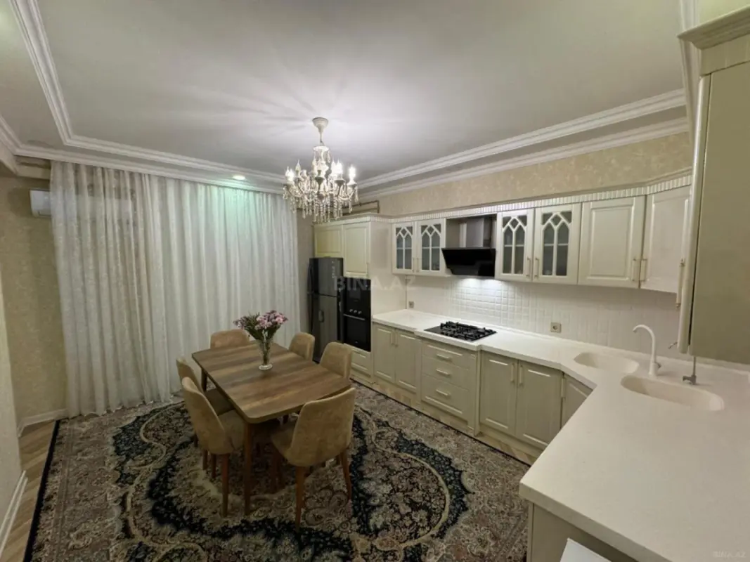 Satılır 4 otaqlı mənzil 144 m²