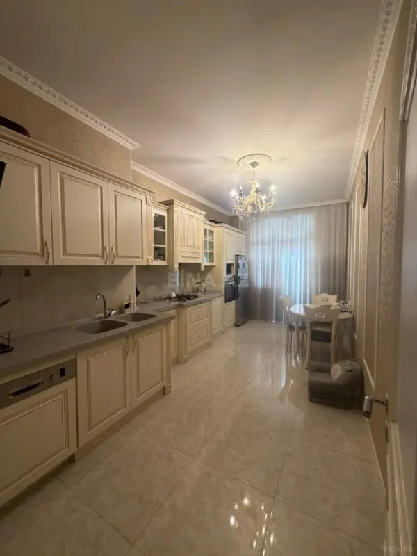 Satılır 3 otaqlı mənzil 160 m²