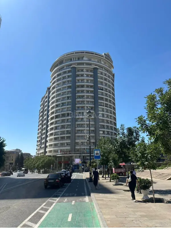 Kirayə verilir 3 otaqlı mənzil 143 m²