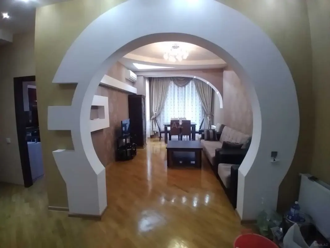 Kirayə verilir 2 otaqlı mənzil 105 m²