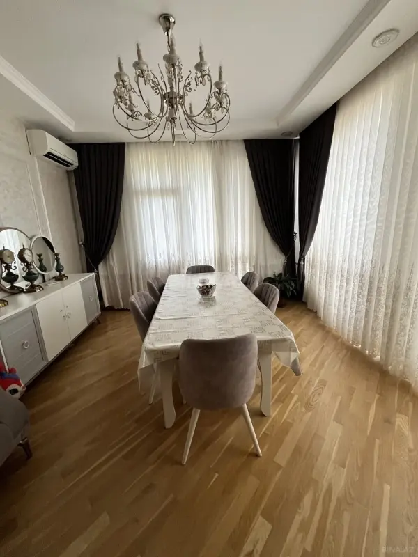 Satılır 4 otaqlı mənzil 156 m²