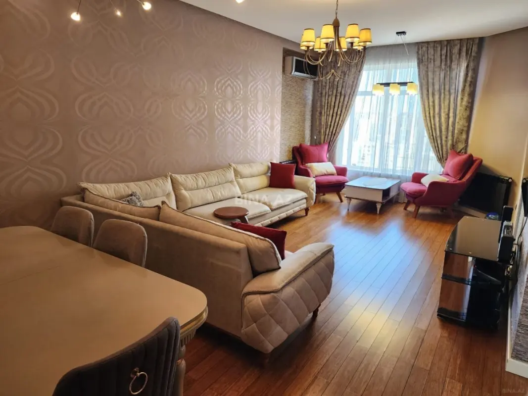Satılır 3 otaqlı mənzil 120.5 m²