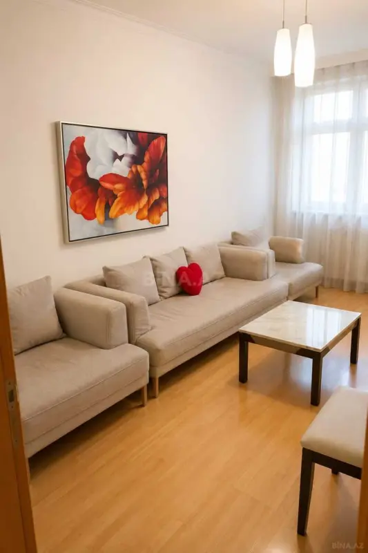 Kirayə verilir 2 otaqlı mənzil 100 m²