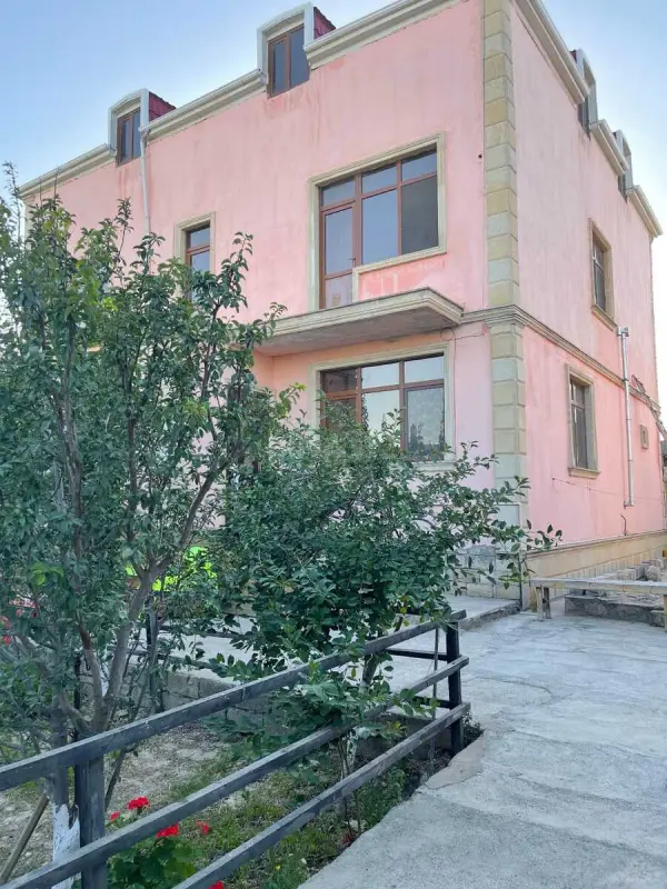 Satılır 7 otaqlı həyət evi 360 m²