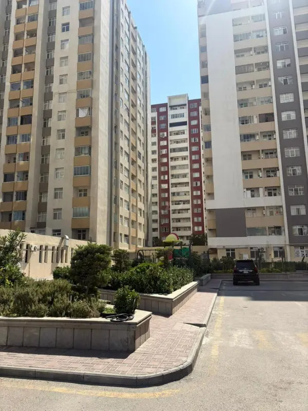 Satılır 4 otaqlı mənzil 132 m²