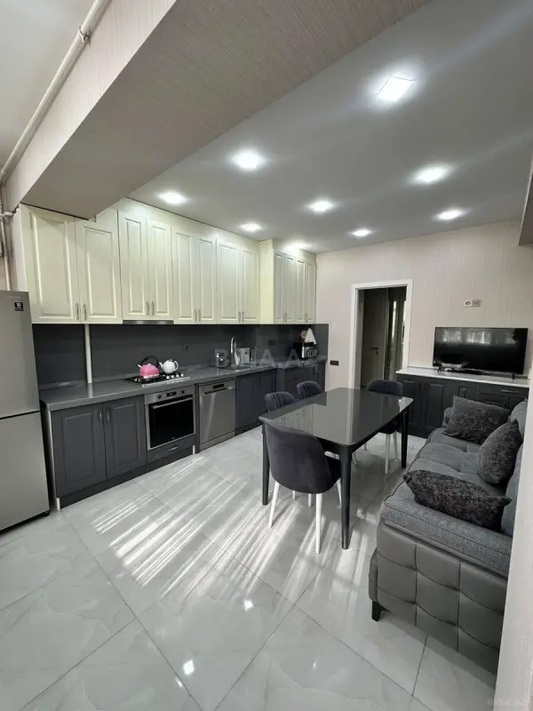 Satılır 3 otaqlı mənzil 125 m²