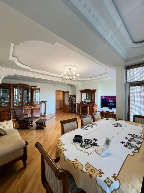 Satılır 3 otaqlı mənzil 137 m²