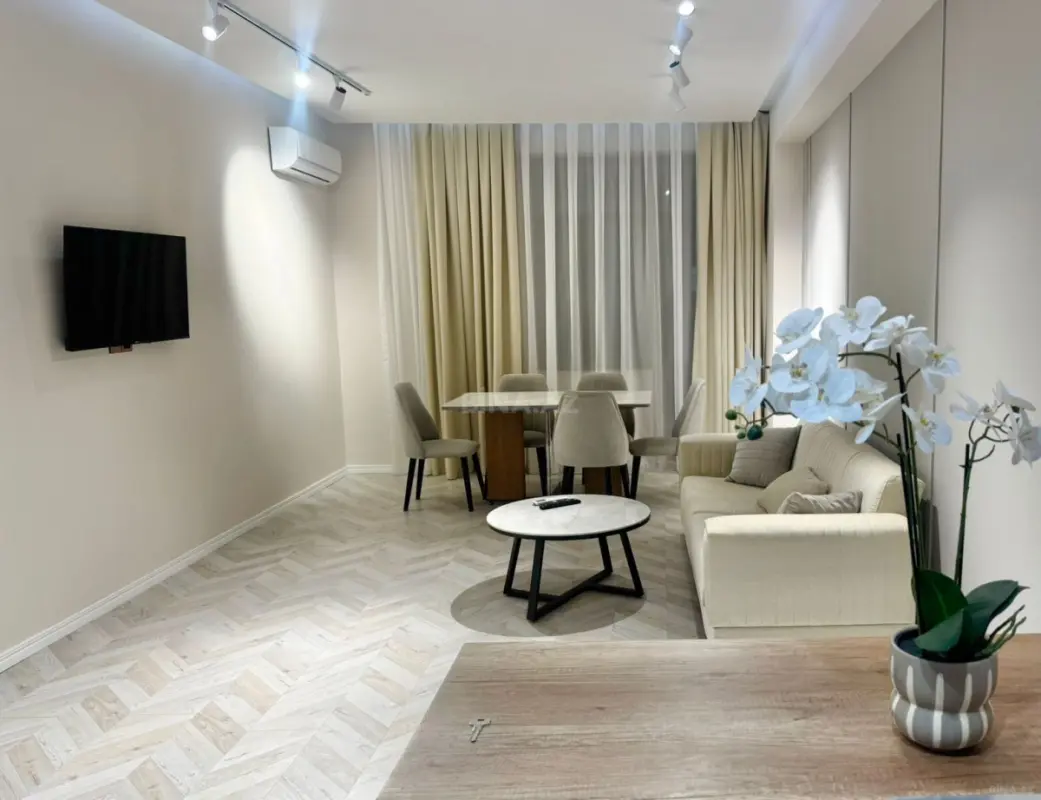 Kirayə verilir 2 otaqlı mənzil 90 m²