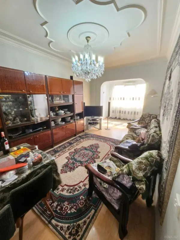Satılır 4 otaqlı mənzil 110 m²