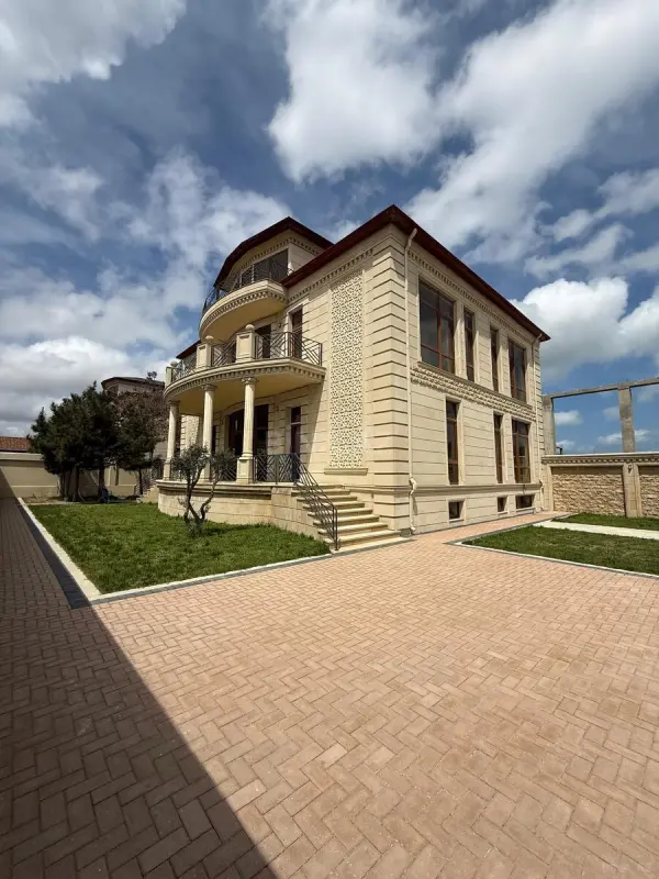 Satılır 5 otaqlı həyət evi 380 m²