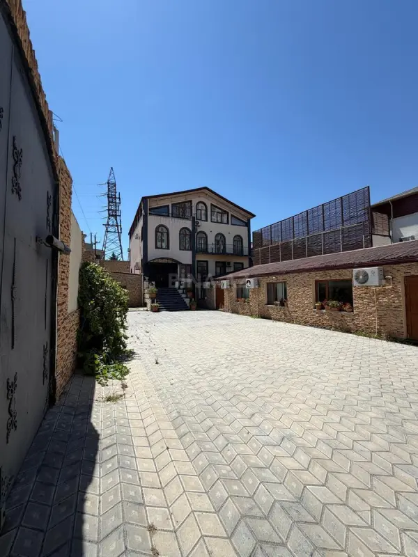 Satılır obyekt 800 m²