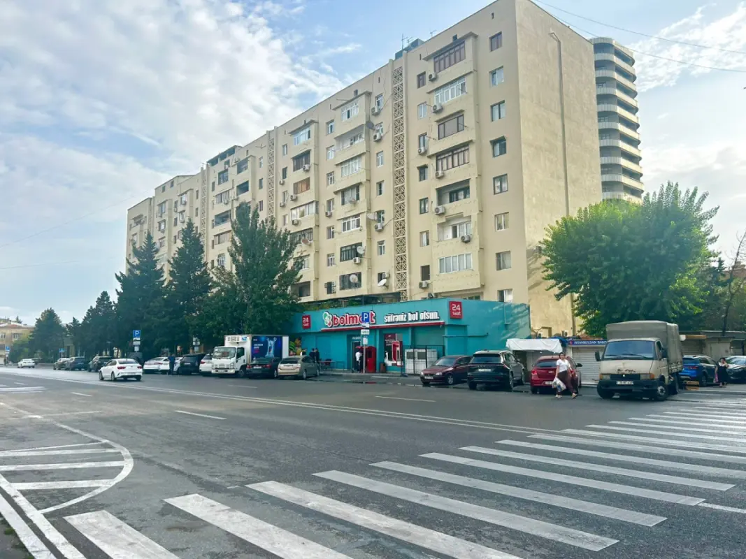 Satılır 4 otaqlı mənzil 120 m²