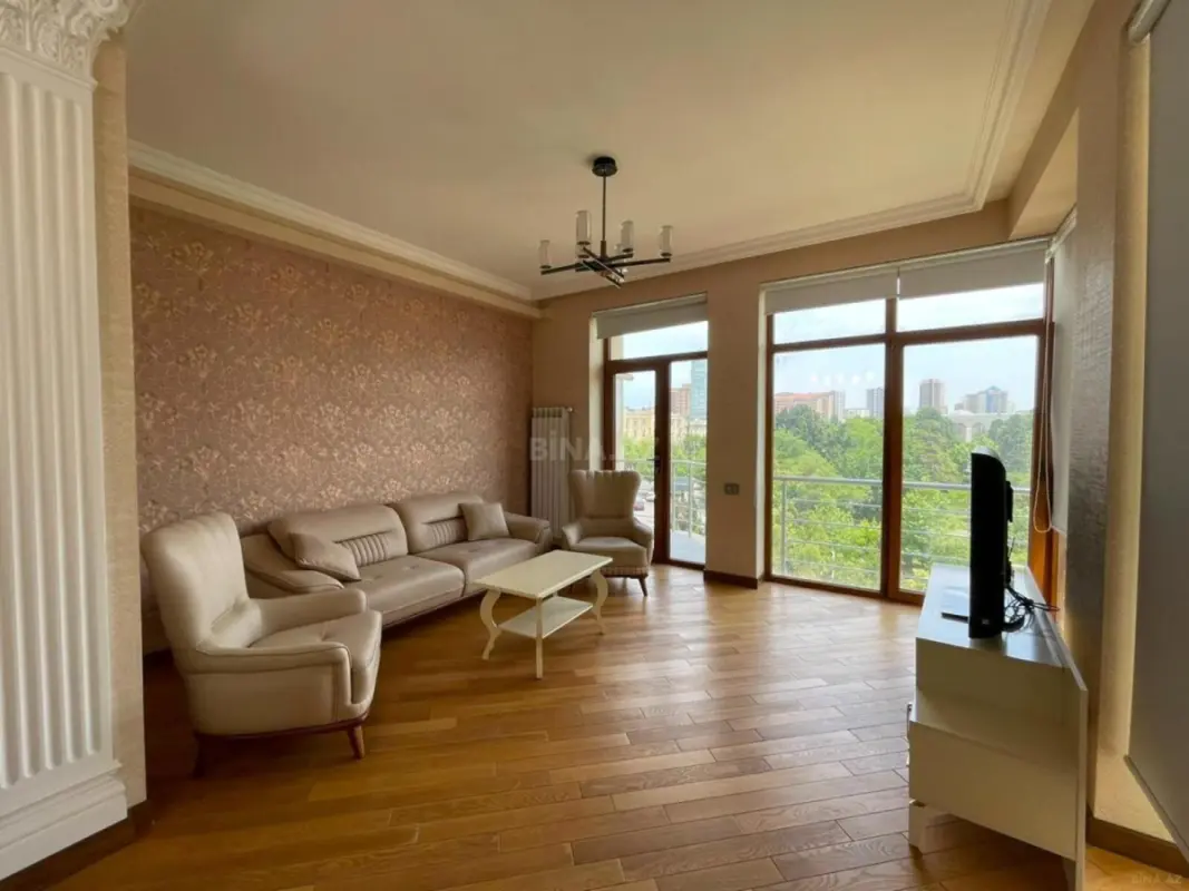 Kirayə verilir 2 otaqlı mənzil 95 m²