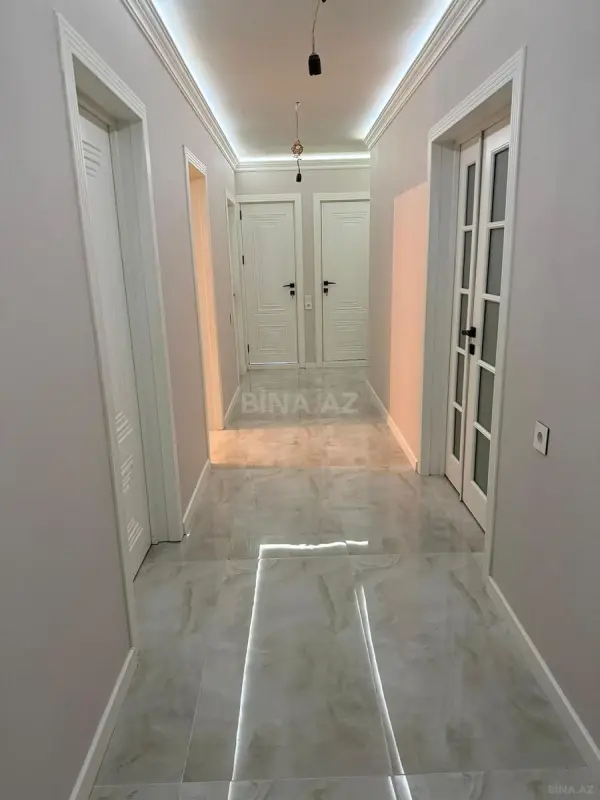 Satılır 5 otaqlı mənzil 135 m²