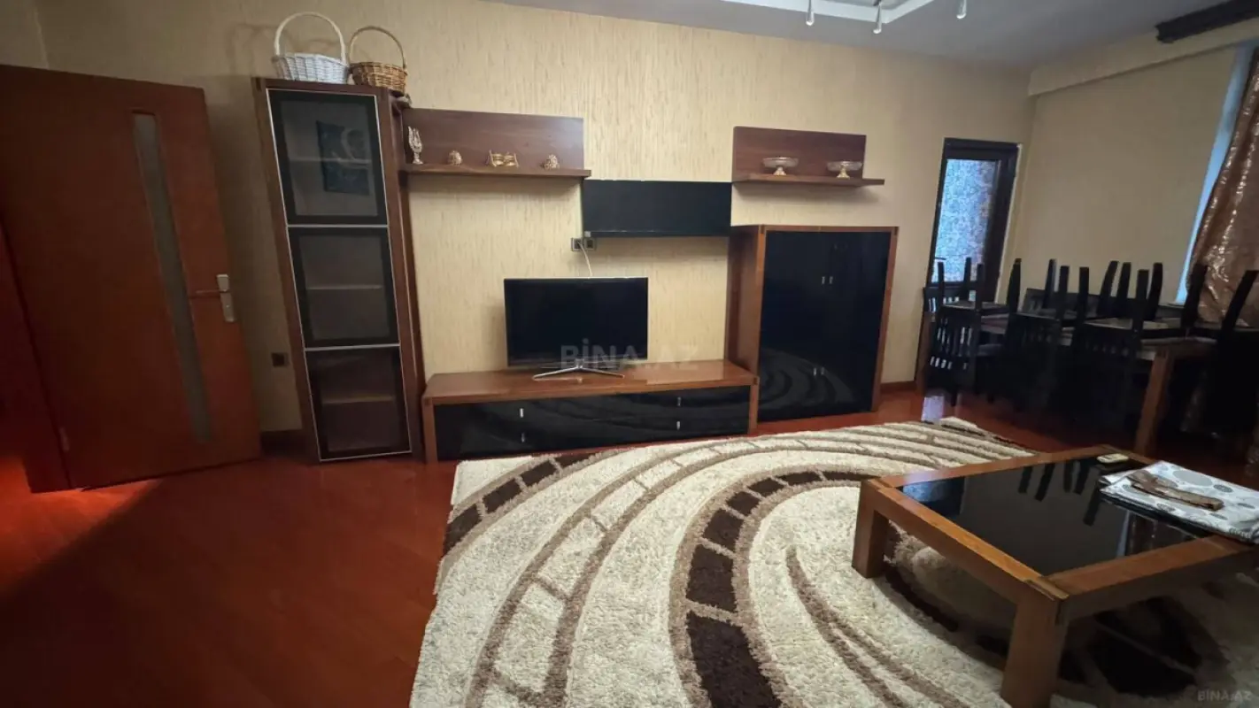 Satılır 2 otaqlı mənzil 104 m²