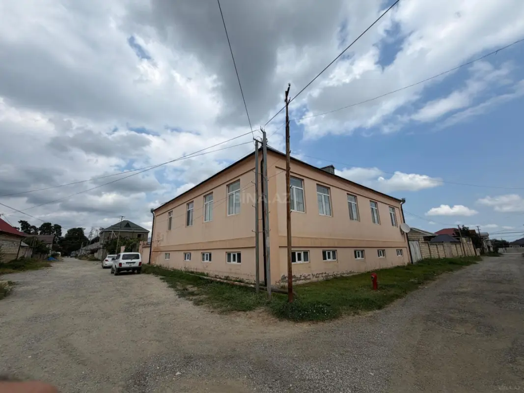 Satılır 8 otaqlı həyət evi 800 m²